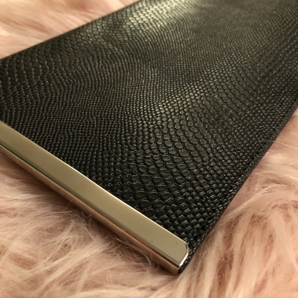 Super slim and sleek crocodile envelope clutch - Picture 2 of 7